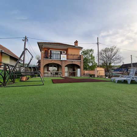 Vila Soleil Semendria Exterior foto