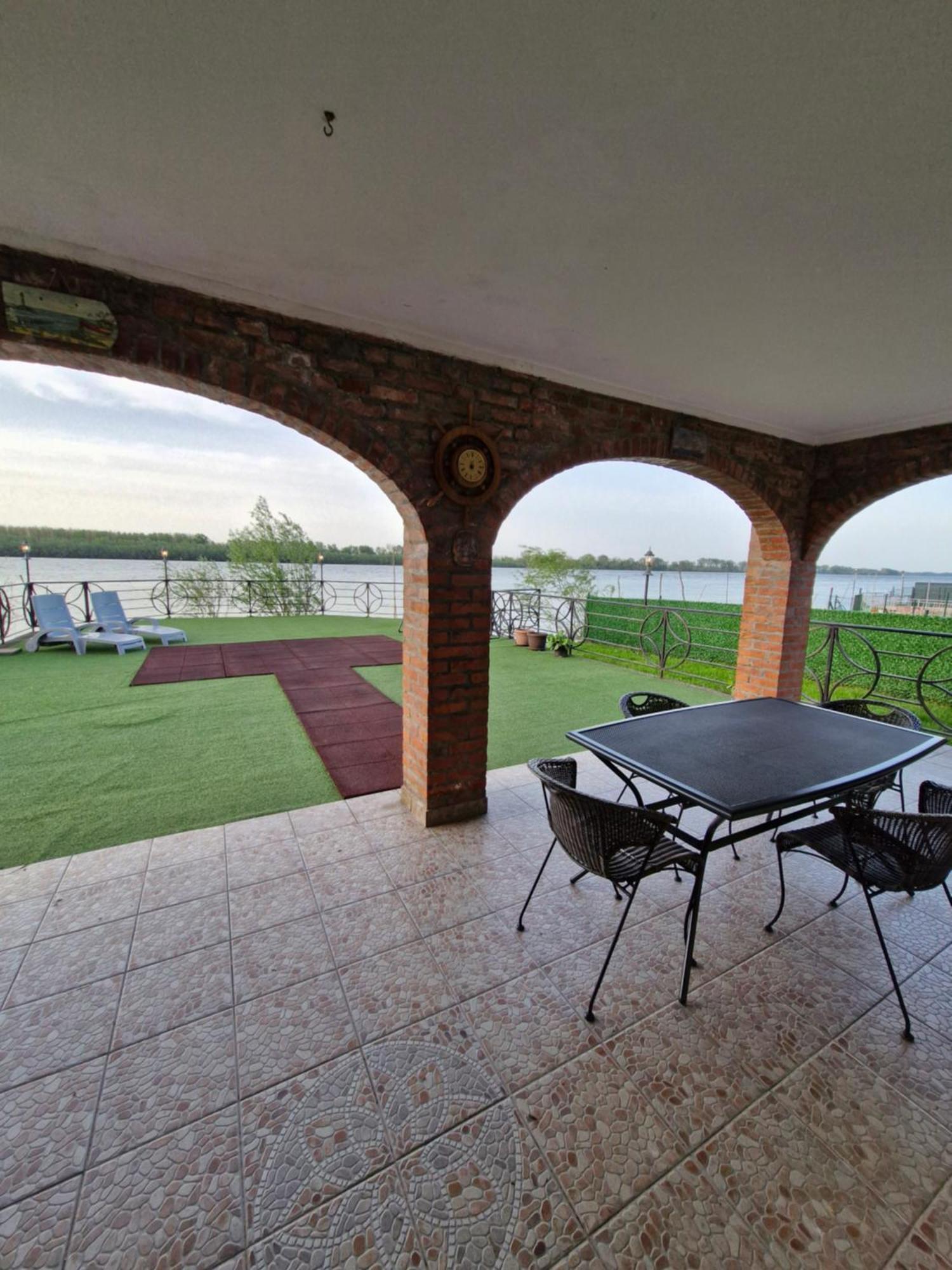 Vila Soleil Semendria Exterior foto